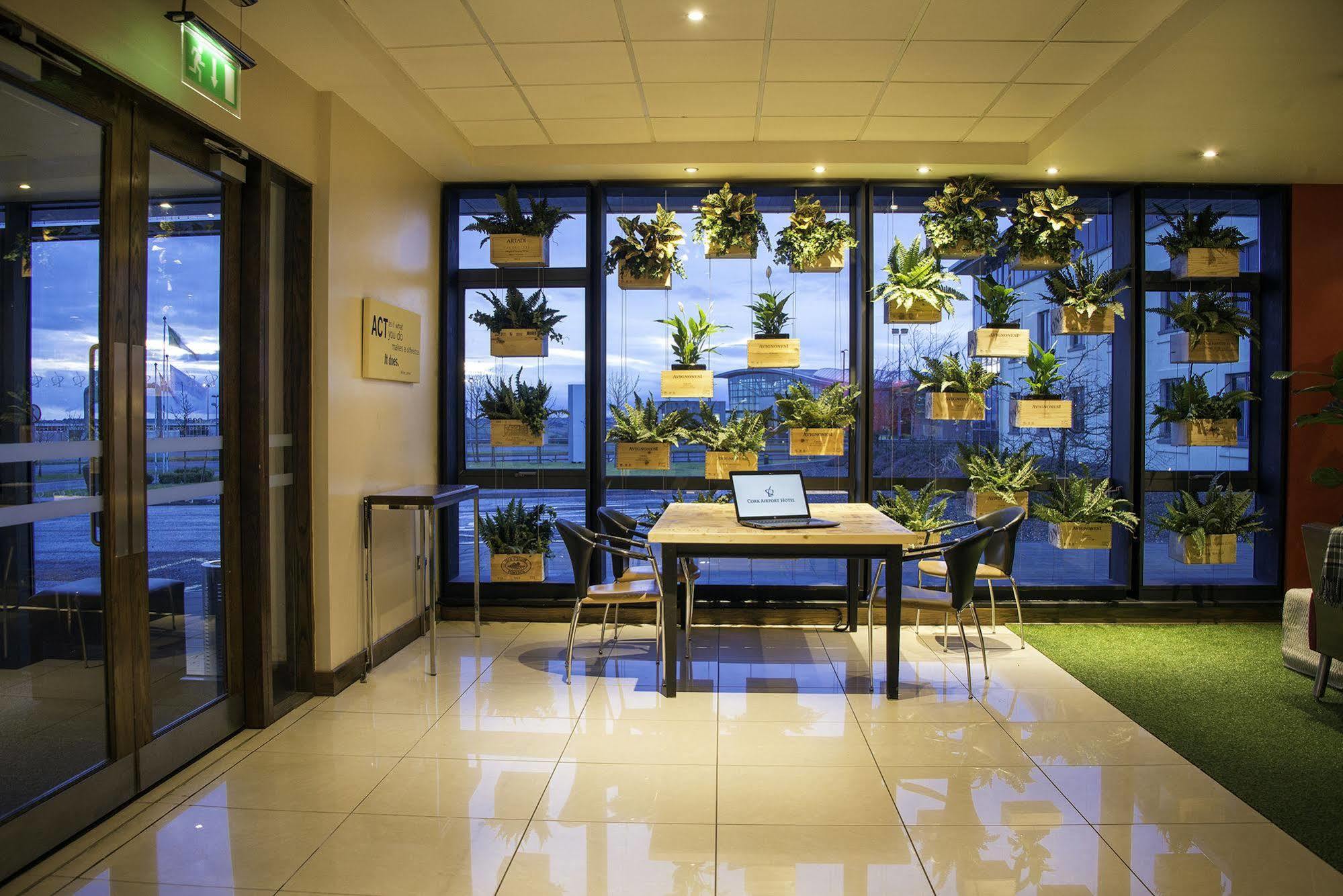 Cork Airport Hotel Екстер'єр фото